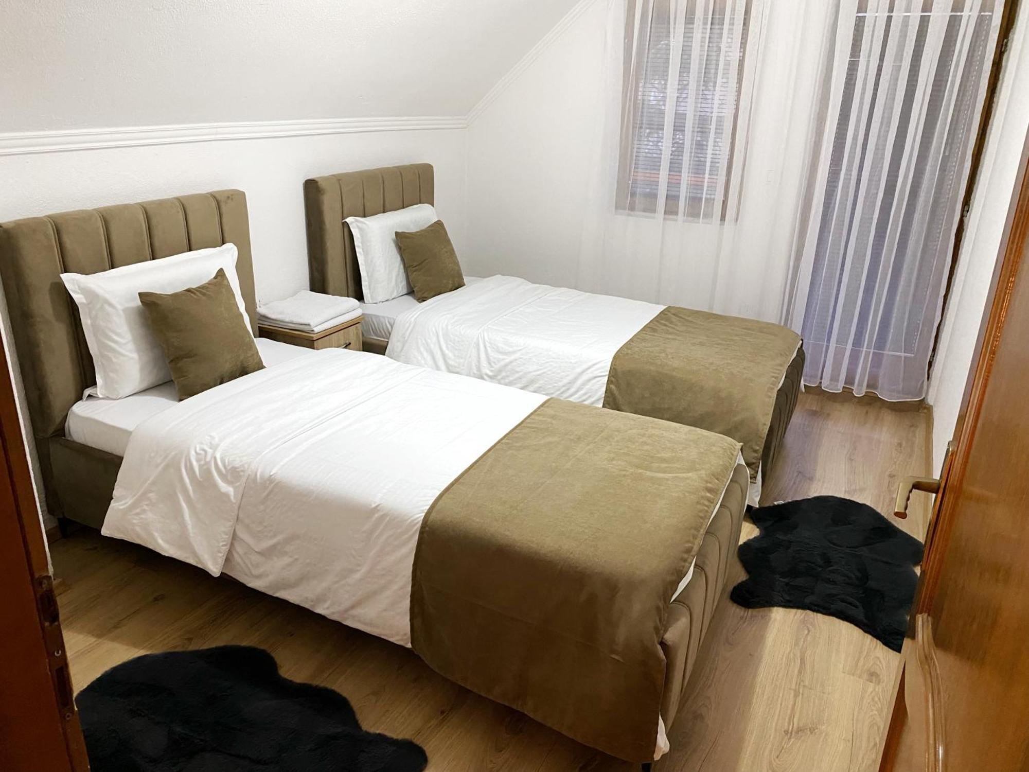 Chalet Kujta Peje Buitenkant foto